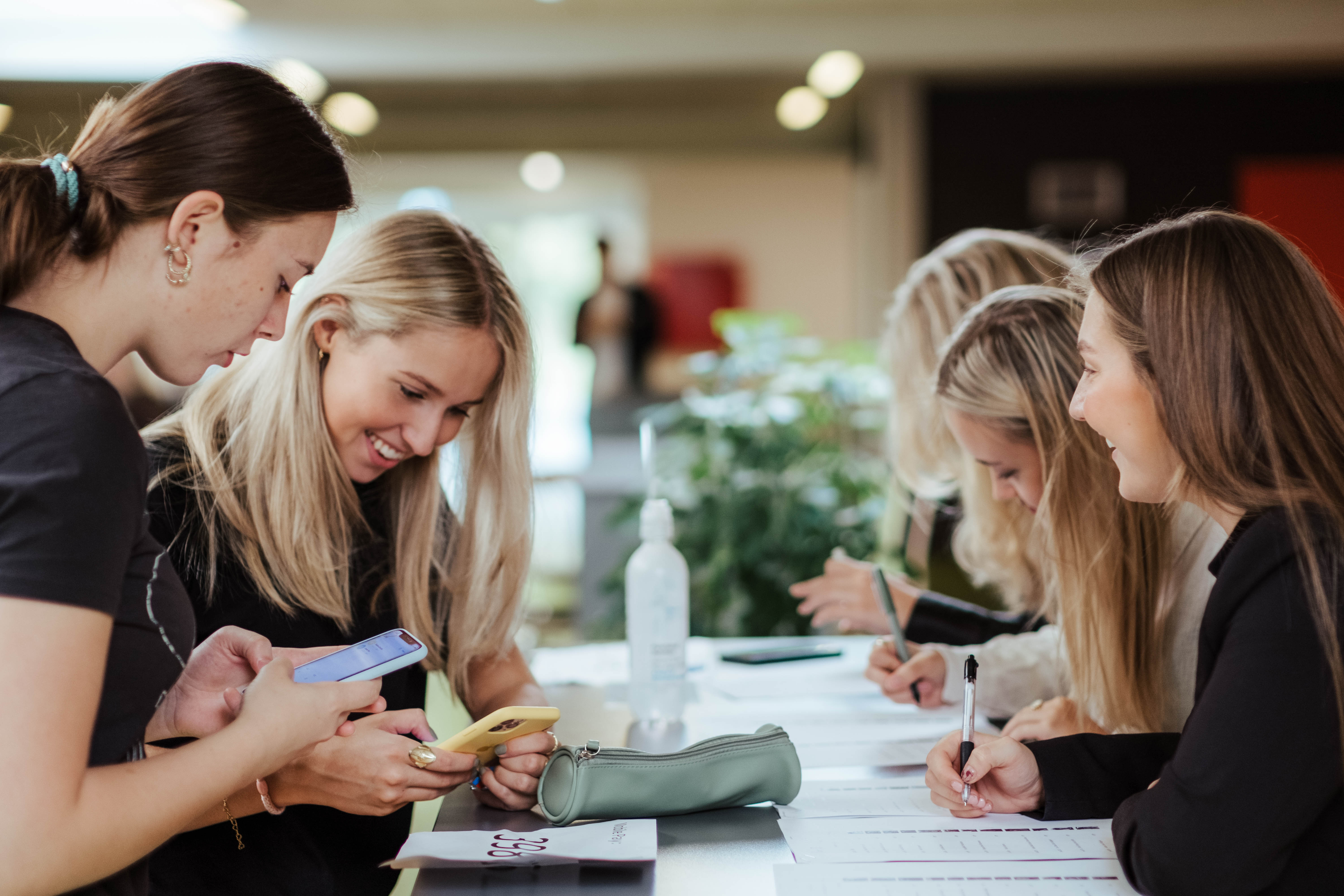 Elever i gruppearbejde